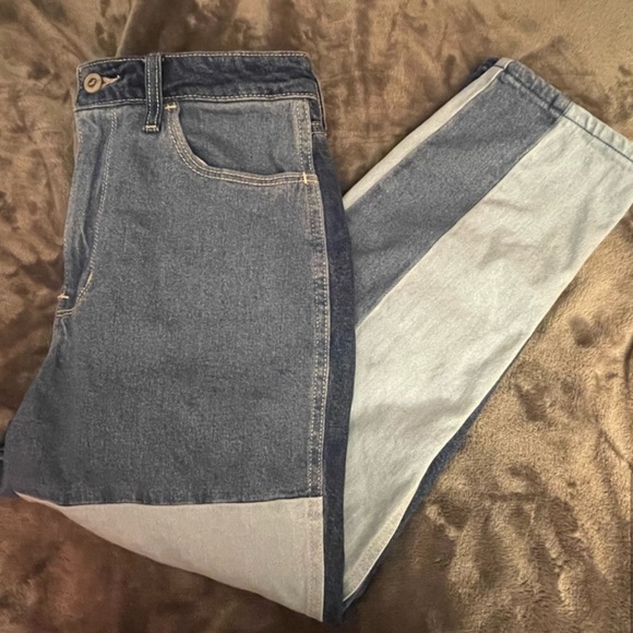 NWOT Hollister High-Rise Patchwork Mom Jeans - Picture 7 of 9